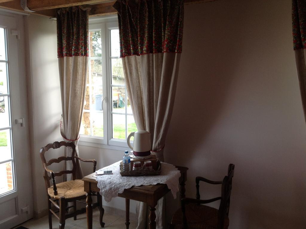 Le Saint Aubin- Maison D Hotes Dans Ce Monastere Du 16 Siecle Amfreville-la-Campagne Luaran gambar